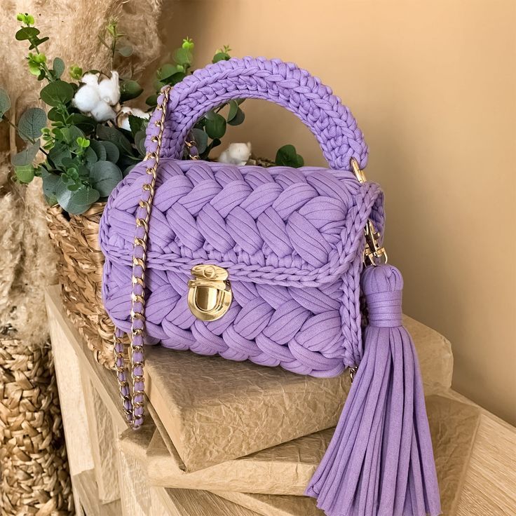 Bolso cuadrado tejido en trapillo