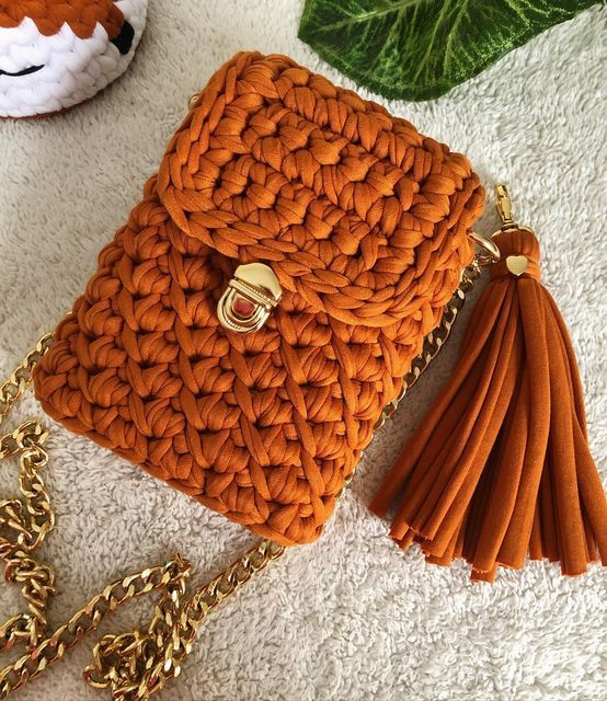 Bolso artesanal de trapillo terminado